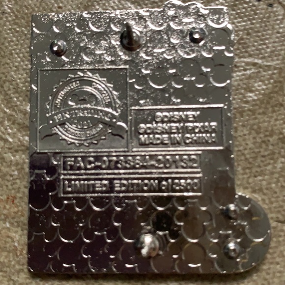 Disney Kevin Up Movie Visit Paradise Falls Pin LE - Picture 3 of 3